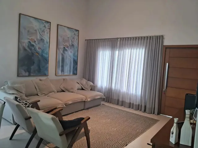 Imagem: A casa possui 3 Dormitórios, 5 Banheiros, 5 Vagas na