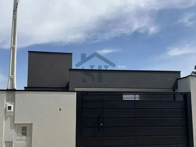Imagem: A casa possui 3 Dormitórios, 1 Suíte, 2 Banheiros, 2