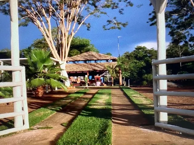 Imagem: A casa possui 2 Dormitórios, 1 Suíte, 2 Banheiros, 5