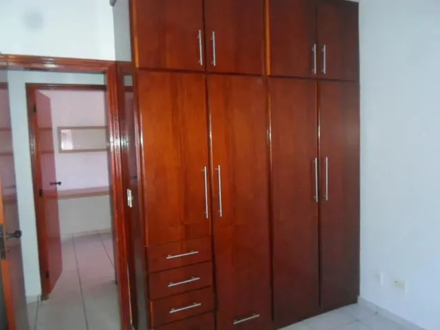 Imagem 14: 03 Quartos, 01 Suíte com Closet, Armários. na Rua do Grego Restaurante