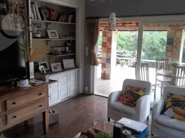 Imagem 2: Casa À Venda com 3 Quartos em Araras, Petrópolis - Rj