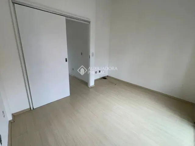 Imagem 4: Imóvel para Venda Possui 66 Metros Quadrados com 2 Quartos em Jardim do Salso - Porto