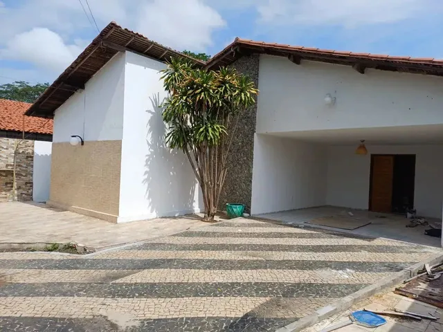 Imagem 3: Excelente Casa na Av. Lindolfo Monteiro com 5 Quartos Sendo 4 Suites, Sala Ampla, Jardim D