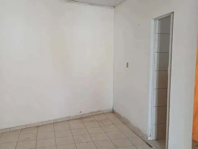 Imagem 2: Excelente Casa na Av. Lindolfo Monteiro com 5 Quartos Sendo 4 Suites, Sala Ampla, Jardim D