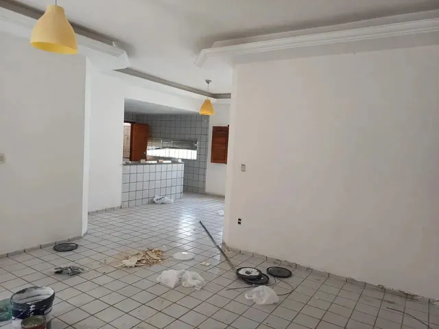 Imagem 8: Excelente Casa na Av. Lindolfo Monteiro com 5 Quartos Sendo 4 Suites, Sala Ampla, Jardim D