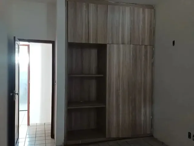 Imagem 14: Excelente Casa na Av. Lindolfo Monteiro com 5 Quartos Sendo 4 Suites, Sala Ampla, Jardim D