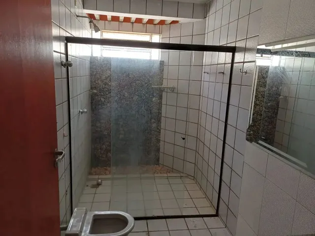 Imagem 9: Excelente Casa na Av. Lindolfo Monteiro com 5 Quartos Sendo 4 Suites, Sala Ampla, Jardim D