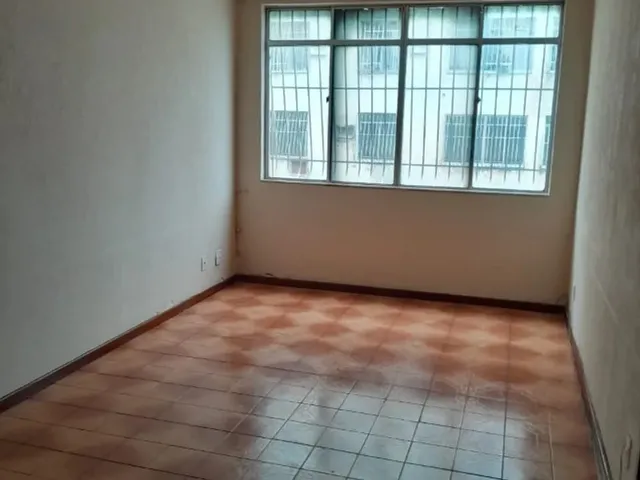 Imagem: O apartamento possui 2 Dormitórios, 1 Banheiro, 1 Vaga na