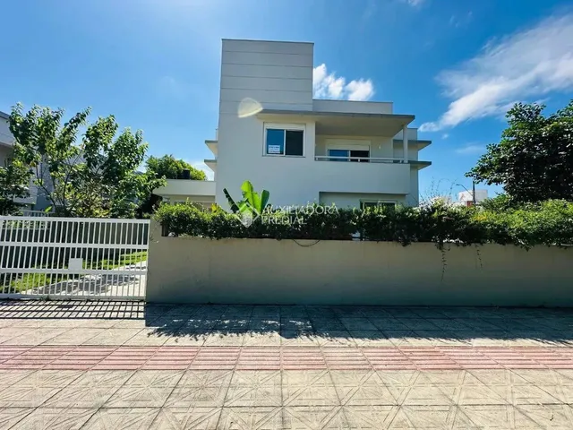 Imagem: Casa com 3 Quartos, Suíte e Churrasqueira