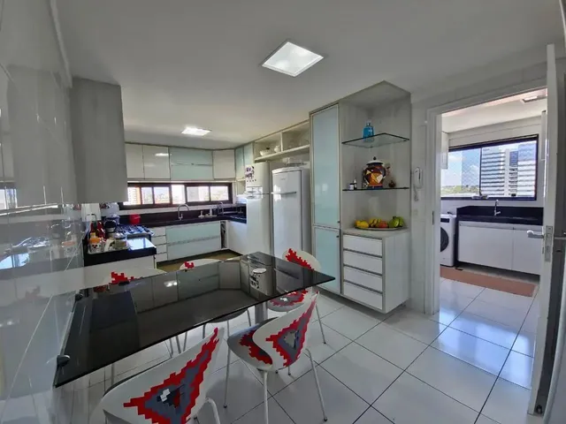 Imagem 3: 205M² - 3 Suítes no Alto da Candelária com Vista Incrível