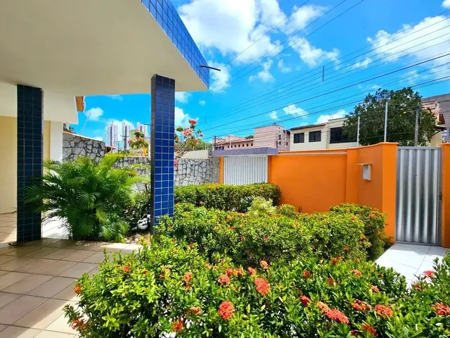 Imagem 8: Casa em Capim Macio com 284 M², 3 Suítes, Lado Sombra, Ventilada