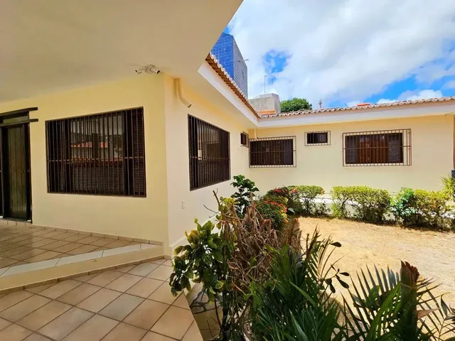 Imagem 10: Casa em Capim Macio com 284 M², 3 Suítes, Lado Sombra, Ventilada