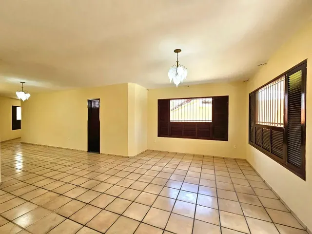 Imagem 14: Casa em Capim Macio com 284 M², 3 Suítes, Lado Sombra, Ventilada