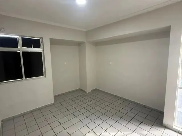 Imagem 7: Edifício Apollo - Apartamento 3/4 Sendo 01 Suite - Candelária - Incluso Cond e Iptu