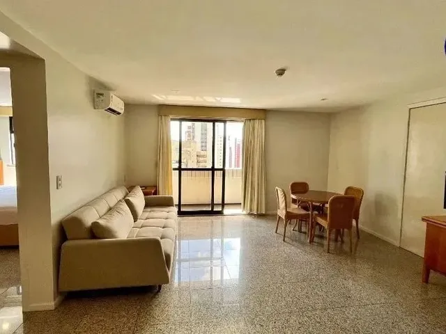 Imagem: O studio possui 2 Dormitórios, 2 Suítes, 2 Banheiros, 1
