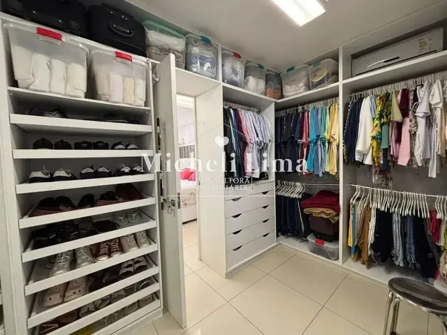 Imagem 5: Casa À Venda com 4 Suítes, 200M², Projetada no Condomínio Oliver Residence, Cidade