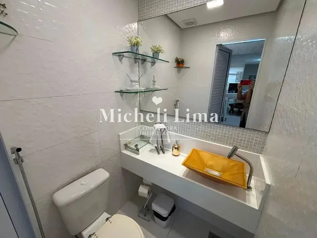 Imagem 3: Casa À Venda com 4 Suítes, 200M², Projetada no Condomínio Oliver Residence, Cidade