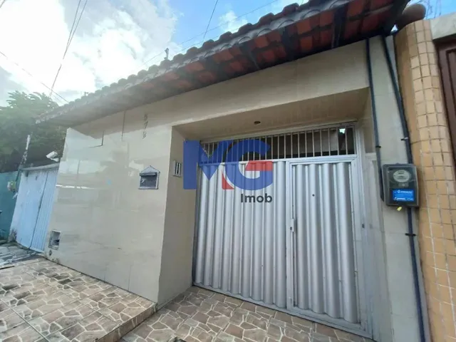 Imagem: Casa com 03 Quartos com 198M² no Bairro