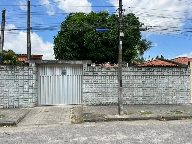 Imagem: Casa À Venda com 3 Quartos Localizada no