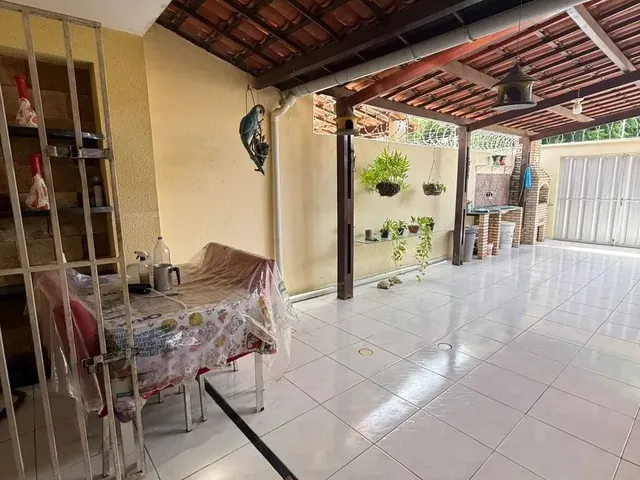 Imagem 5: Vende de Casa Enorme com 3 Quantos 2 Garagem na Lagoa Redonda - Mais Informações