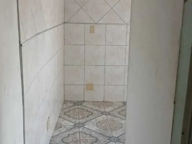 Imagem 6: Alugo Casa com 2 Quartos, Sala, Cozinha e Área de Serviço