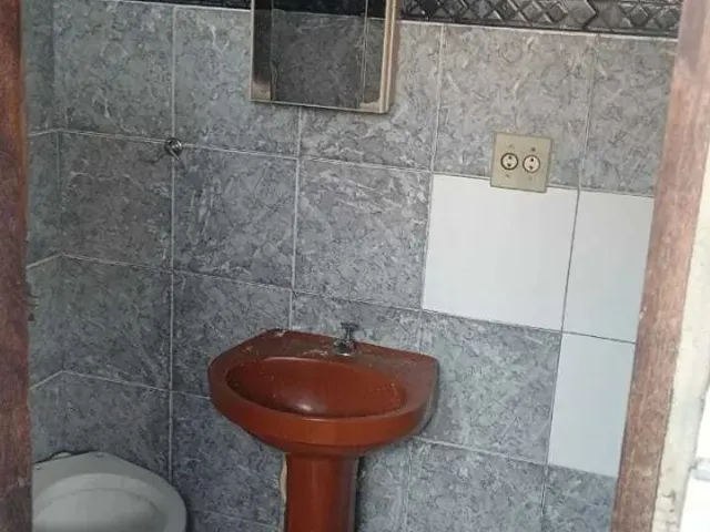 Imagem 8: Alugo Casa com 2 Quartos, Sala, Cozinha e Área de Serviço