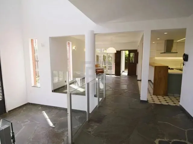 Imagem: Casa com 3 Quartos, Belvedere - Belo Horizonte
