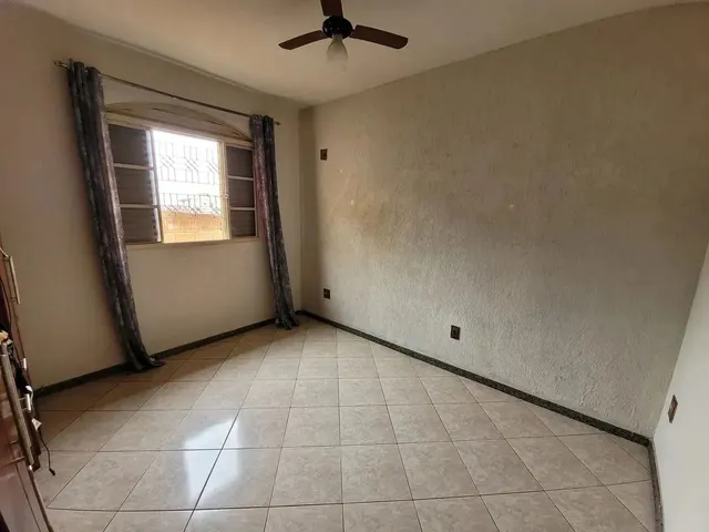 Imagem 3: Casa para Aluguel com 3 Quartos em Centro - Contagem - Mg