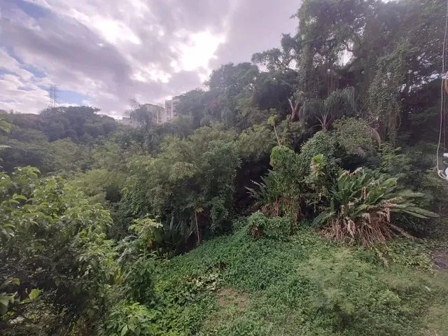 Imagem: O apartamento possui 2 Dormitórios, 1 Banheiro, 1 Vaga na