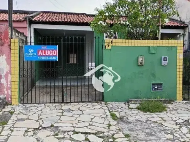 Imagem: A casa possui 2 Dormitórios, 1 Banheiro, 1 Vaga na