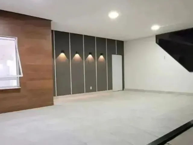 Imagem: Casa de 3/4, Reformada, Garagem Coberta