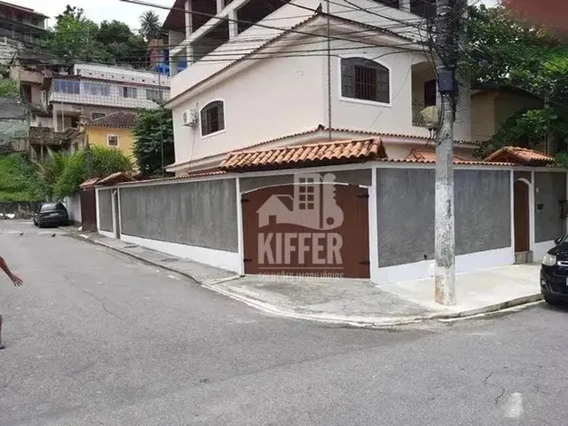 Imagem: Casa com 4 Quartos no Fonseca
