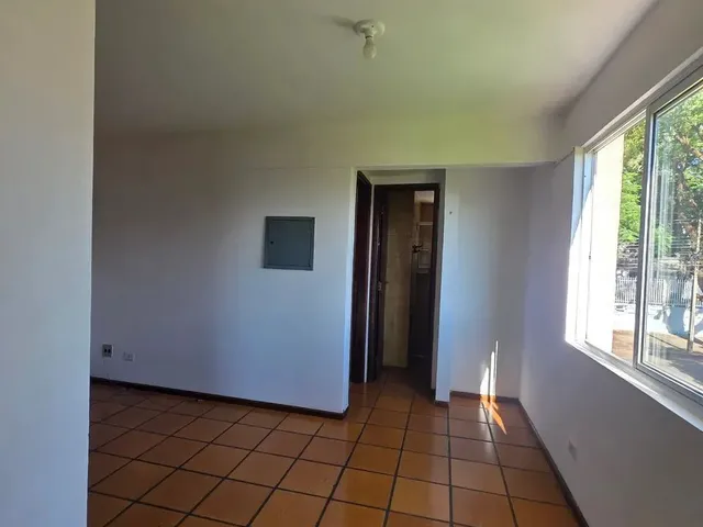 Imagem 5: Aluga-Se Apartamento no Edifício Paraná, Localizado na Rua Naipi (Centro de Foz)