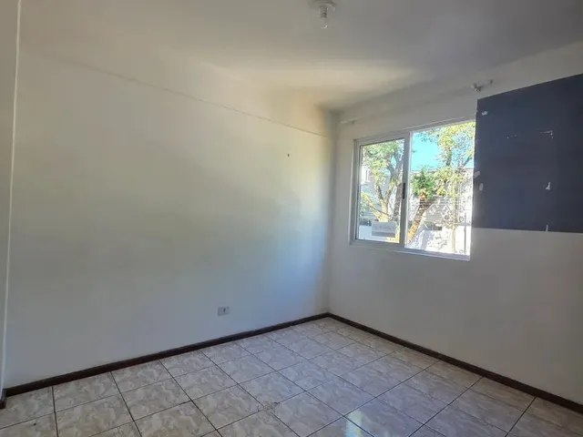 Imagem 4: Aluga-Se Apartamento no Edifício Paraná, Localizado na Rua Naipi (Centro de Foz)