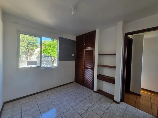 Imagem 8: Aluga-Se Apartamento no Edifício Paraná, Localizado na Rua Naipi (Centro de Foz)