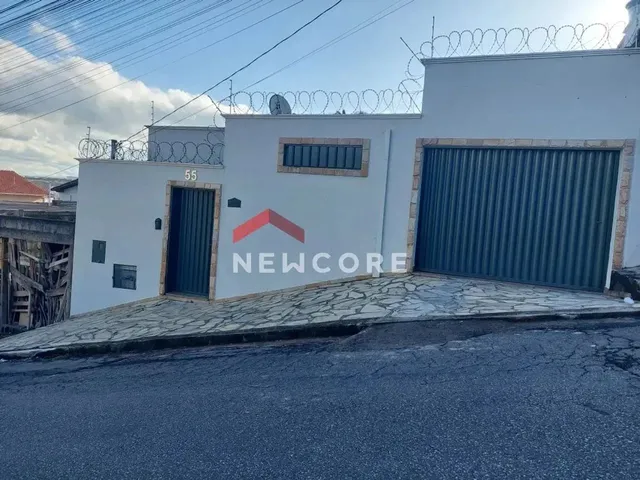 Imagem: A casa possui 2 Dormitórios, 1 Banheiro, 1 Vaga na garagem