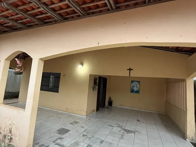 Imagem: A casa possui 3 Dormitórios, 2 Banheiros, 3 Vagas na