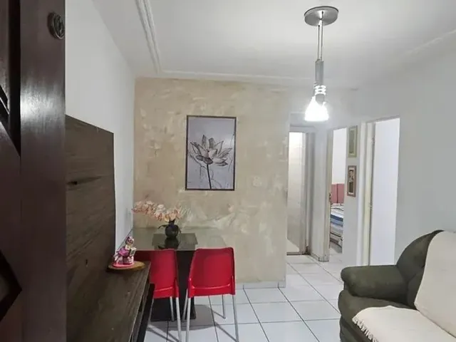 Imagem: O apartamento possui 2 Dormitórios, 1 Banheiro, 1 Vaga na