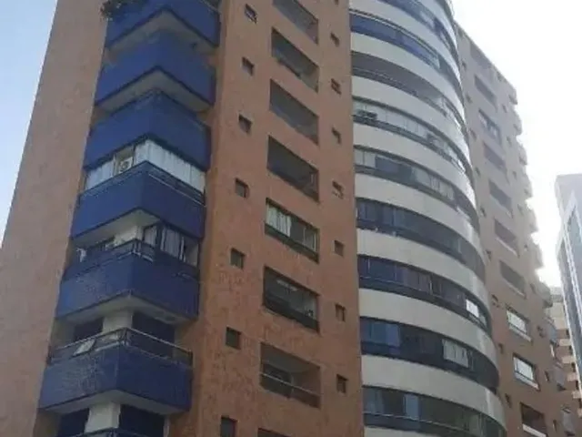 Imagem: O apartamento possui 4 Dormitórios, 1 Banheiro, 3 Vagas na