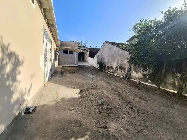 Imagem: Casa com Galpão na Barra do Aririu em Palhoça