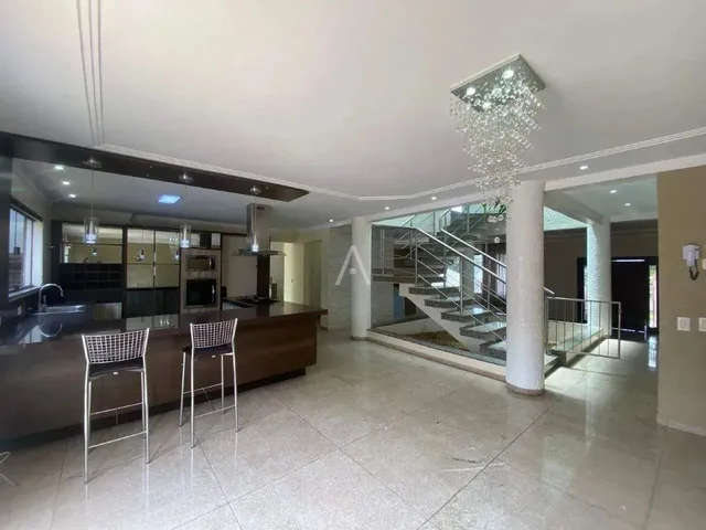 Imagem 8: Sobrado Central Comercial e Residencial com Piscina e Área de Lazer em Cascavel