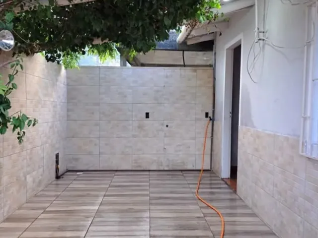 Imagem 3: Casa com 2Dormtorios e Mais Uma Kitnet no Terreno Bairro Morar Bem Sao Jose -Sc