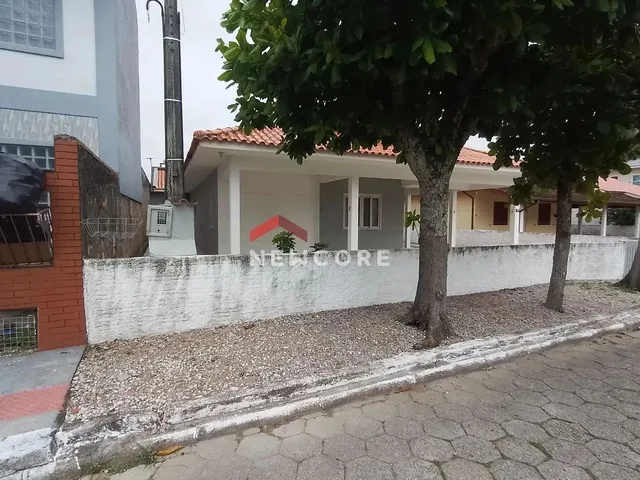 Imagem 2: Casa em Rua Lauro Locks - Praia de Fora - Palhoça/Sc