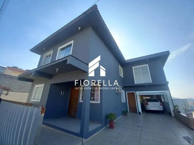 Imagem: Casa com 03 Dormitórios com 250M² no Bairro