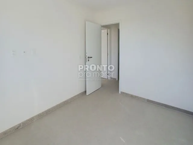 Imagem: O apartamento possui 2 Dormitórios, 1 Suíte, 1 Banheiro,