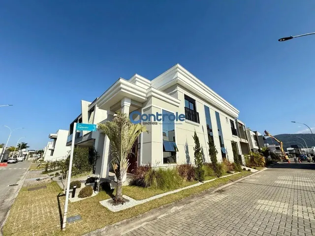 Imagem 1: Casa À Venda no Condomínio Costa do Sol com 3 Dormitórios (Sendo 1 Suíte), no Bairro