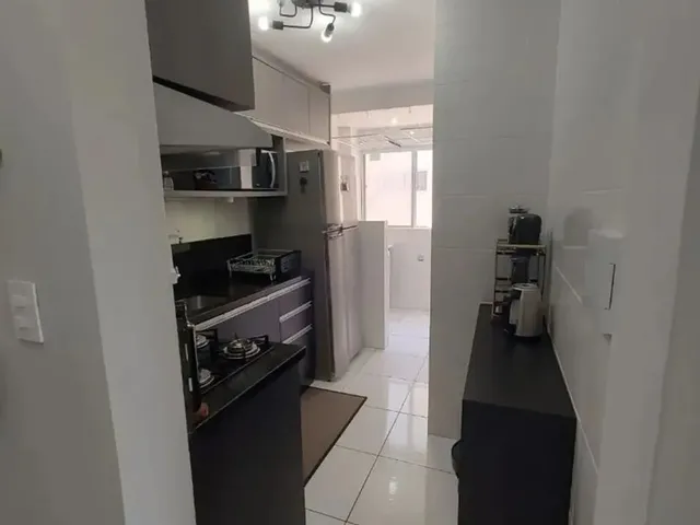 Imagem 5: Excelente Apartamento Semi Mobiliado Composto por 02 Dormitórios, Sala de Estar, Sacada