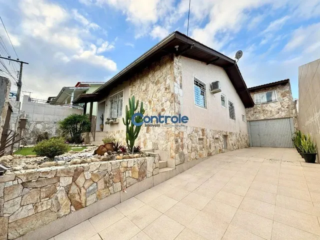Imagem: Casa C/5 Dormitórios (1 Suíte), Edícula