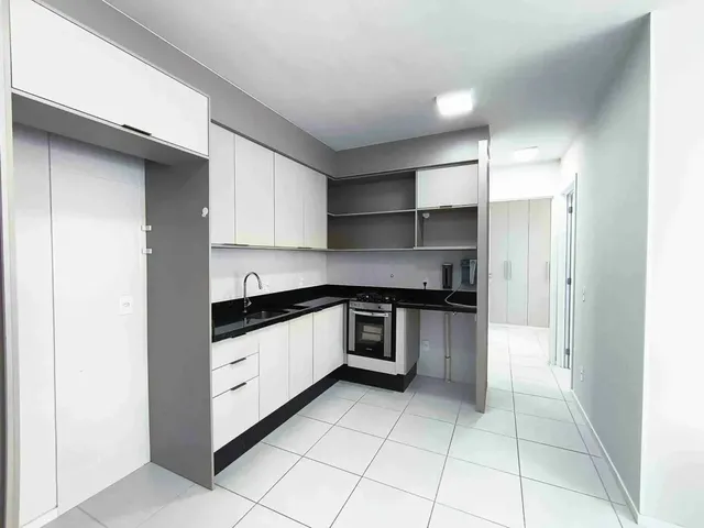 Imagem: O apartamento possui 2 Dormitórios, 1 Suíte, 1 Banheiro,