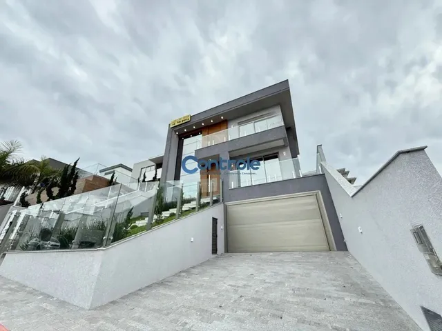Imagem: Casa com 3 Suítes com Vista para Lago